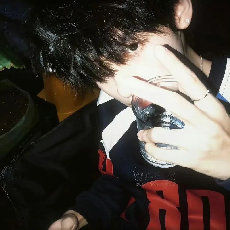 小众个性男头像  我更喜欢无人问津的日子。-原笔记