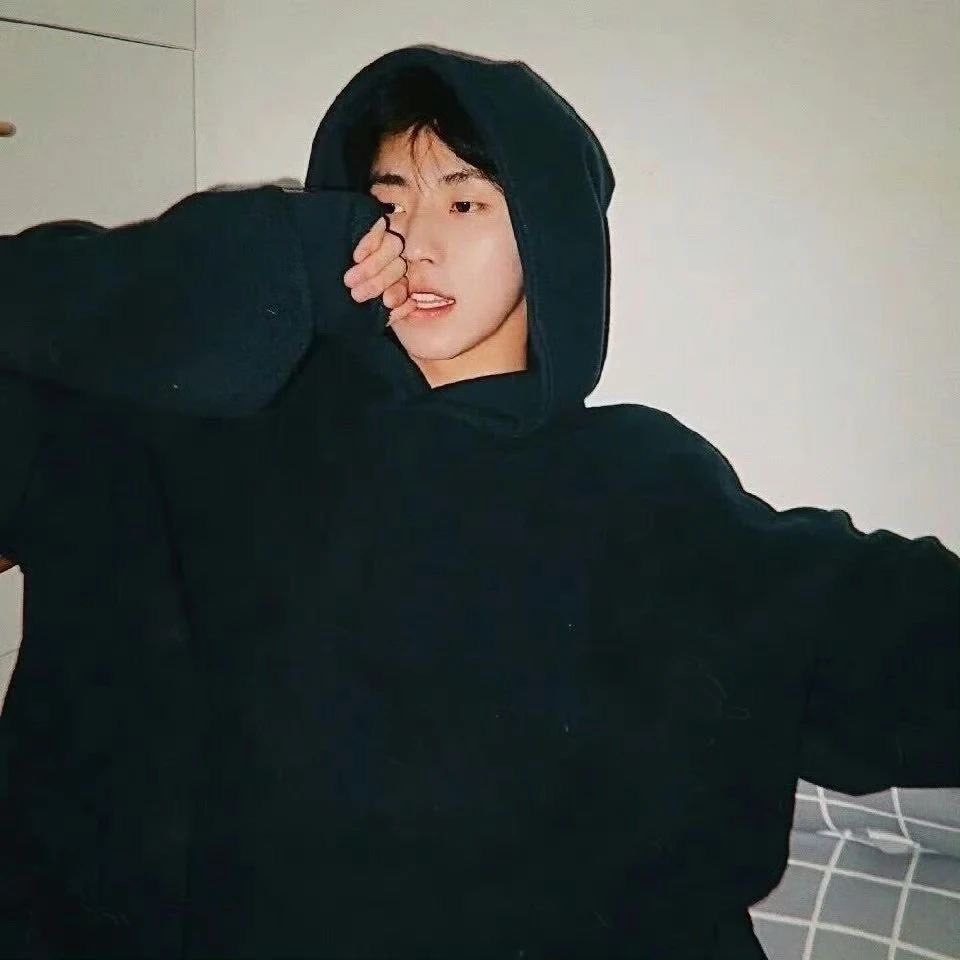 小众个性男头像  我更喜欢无人问津的日子。-原笔记