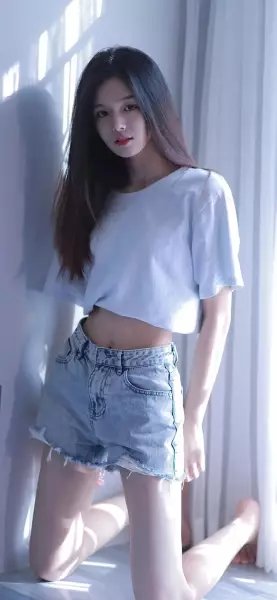 今天的美女壁纸来咯 ​​​